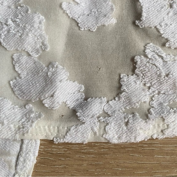 Wilfred Anvers shirt top embossed floral open split back white sheer XXS Aritzia - Picture 10 of 10